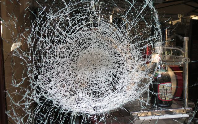 Shattered security glass Understand the difference between ‘shatterproof window film’ and ‘security window films’.