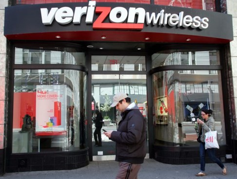 Verizon Retail Stores Custom Storefront Window Graphics Case Study